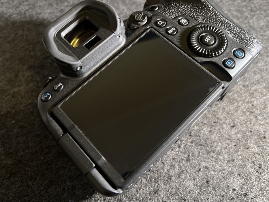 Canon R6 caixa e acessorios