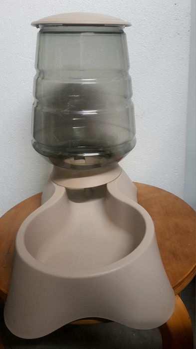 Dispensador de ração para cães