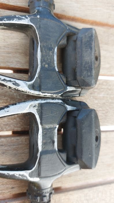 Pedais Shimano estrada R450