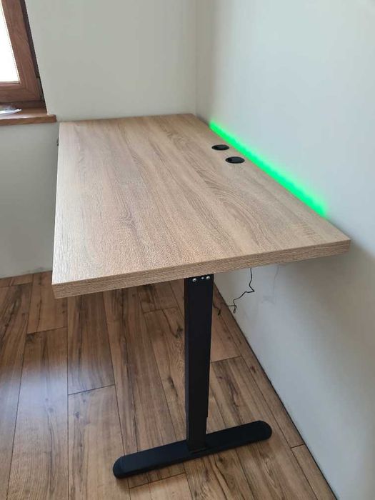 Biurko z elektryczną regulacją wysokości producent