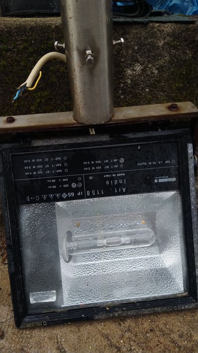 Holofote para jardim ou campo de treino