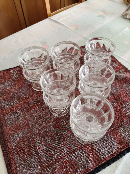 Conjunto vintage de 12 taças em cristal