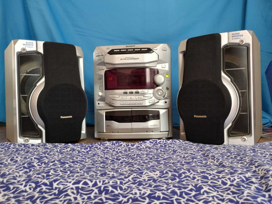 Мощный 400 Вт Panasonic ( Блютуз - AUX ) Внутри НЧ сабвуферы сабы