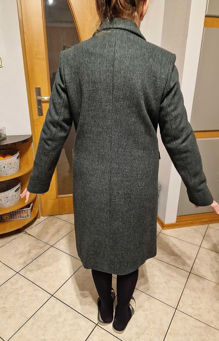 Płaszcz zimowy w odcieniu zielonym