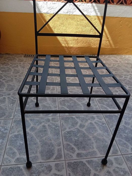 Cadeiras em ferro