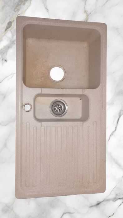 Beżowy zlewozmywak