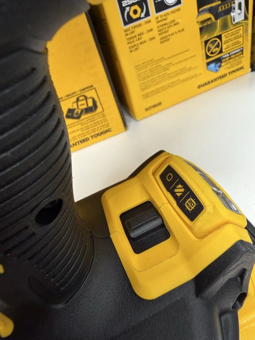 Dewalt DCD805 дриль-шуруповерт