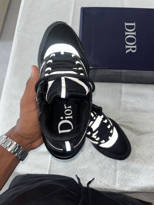 Dior B22