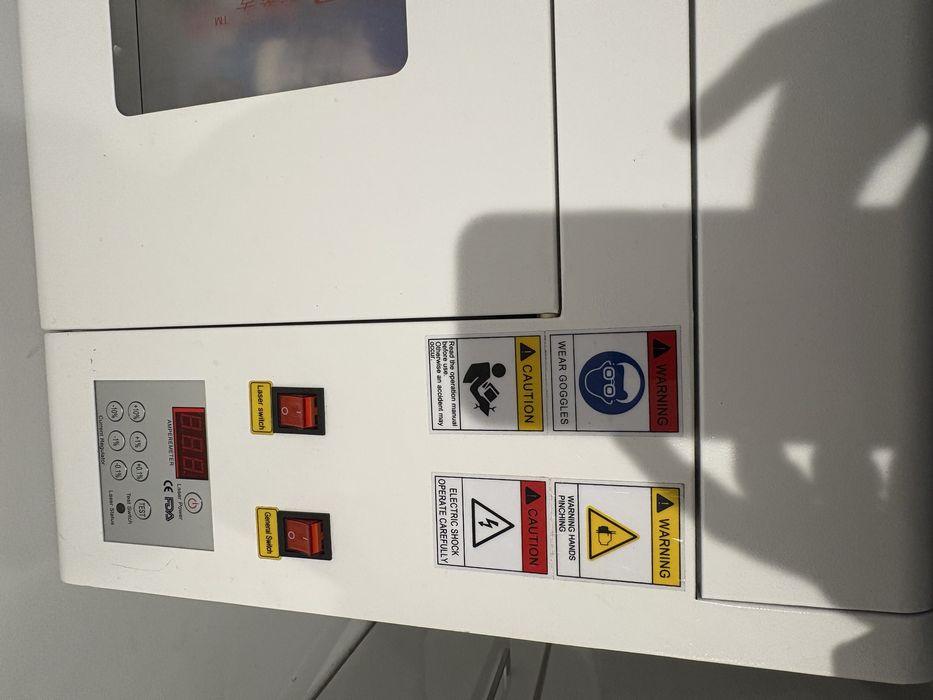 Maquina de corte e gravação a laser