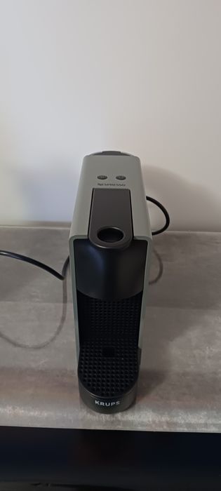 Maquina de cafe nespresso essenza mini