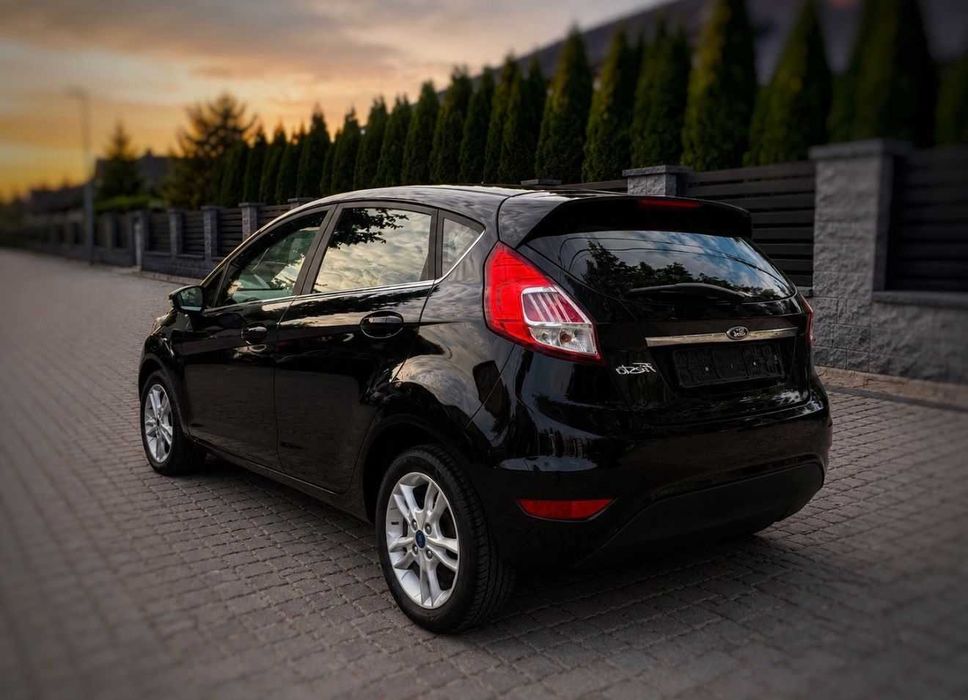 Ford fiesta  ,, TITANIUM '' 150- tyś super stan  gwarancja