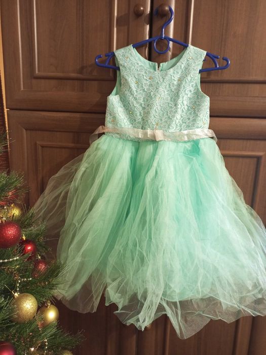 Нарядное платье , сукня