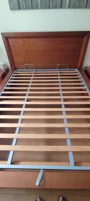 Excelente Cama casal 150cm x 200 cm