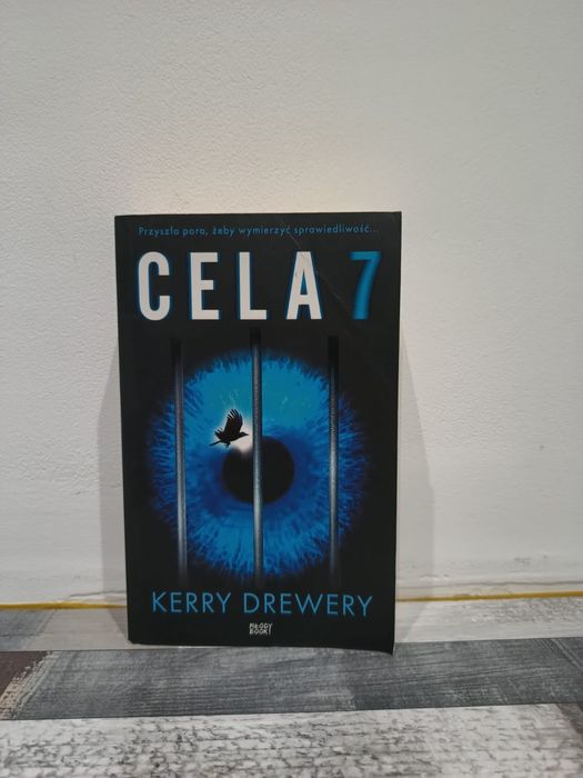 Seria książek ,,Cela 7" Kerry Drewery