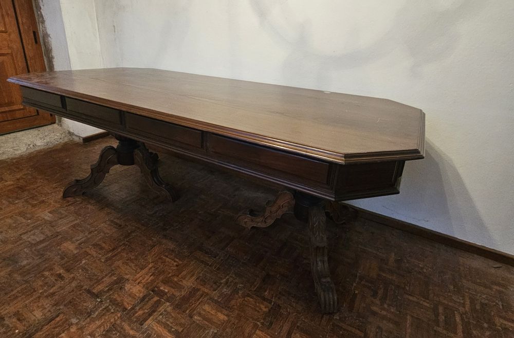 Mesa anos 80, madeira maciça de castanho e 2 gavetas
