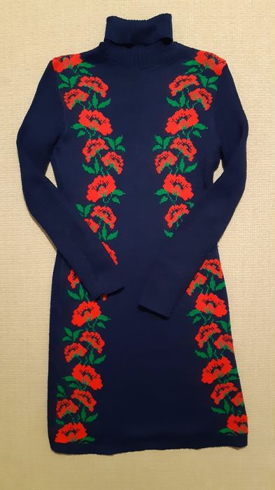 Теплое вязанное платье s-m