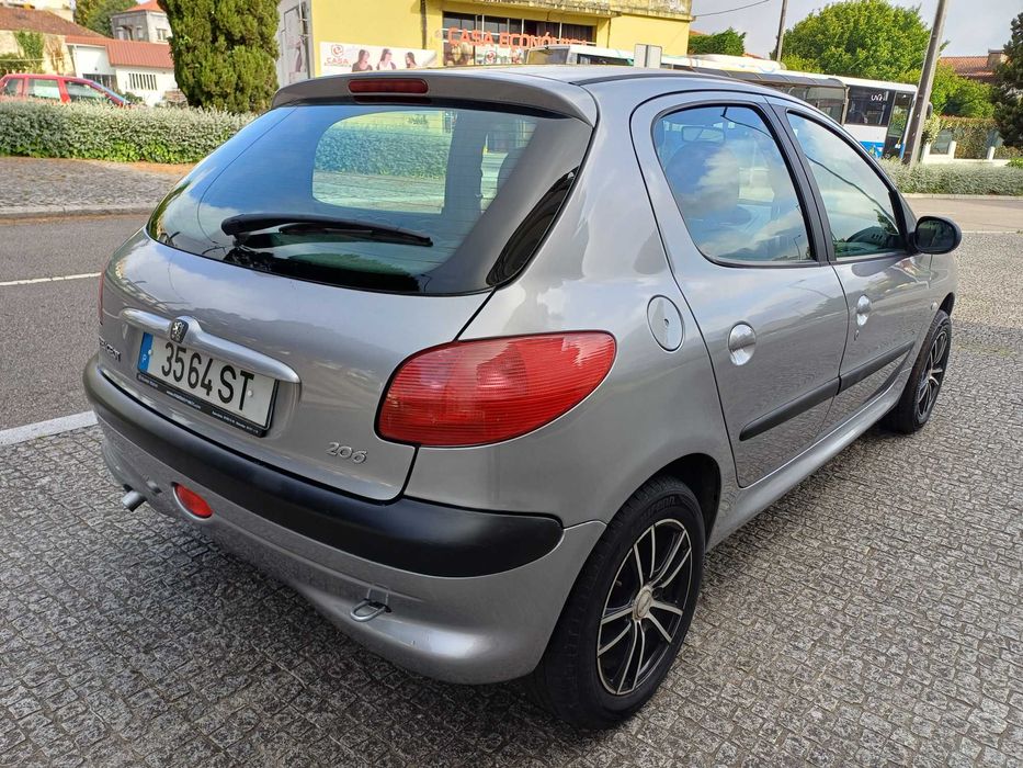 Peugeot 206 1.1 gasolina impecável