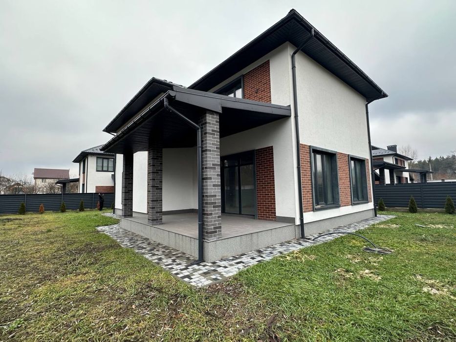 Продаж будинку у Ходосівці біля лісу та озера, закрита територія