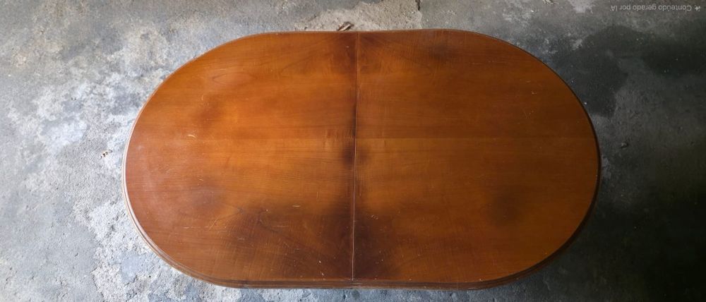 Mesa de Jantar em Madeira Maciça Extensível – Até 8 Pessoas