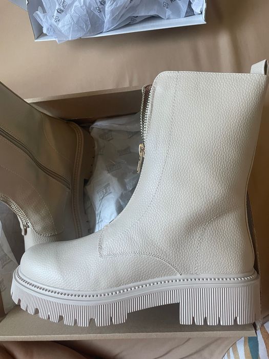 Kremowe botki workery