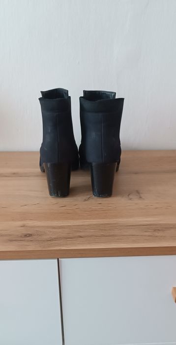 Damskie botki na obcasie granatowe zamszowe 39 26 cm