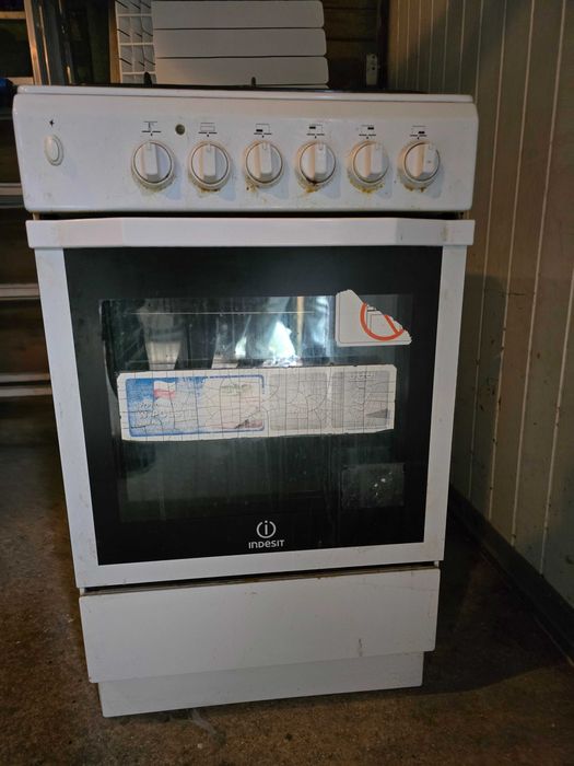 Kuchnia gazowa z piekarnikiem elektrycznym
