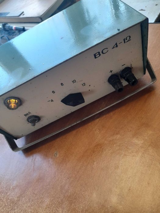 блок живлення 4--12 вольт 3амп