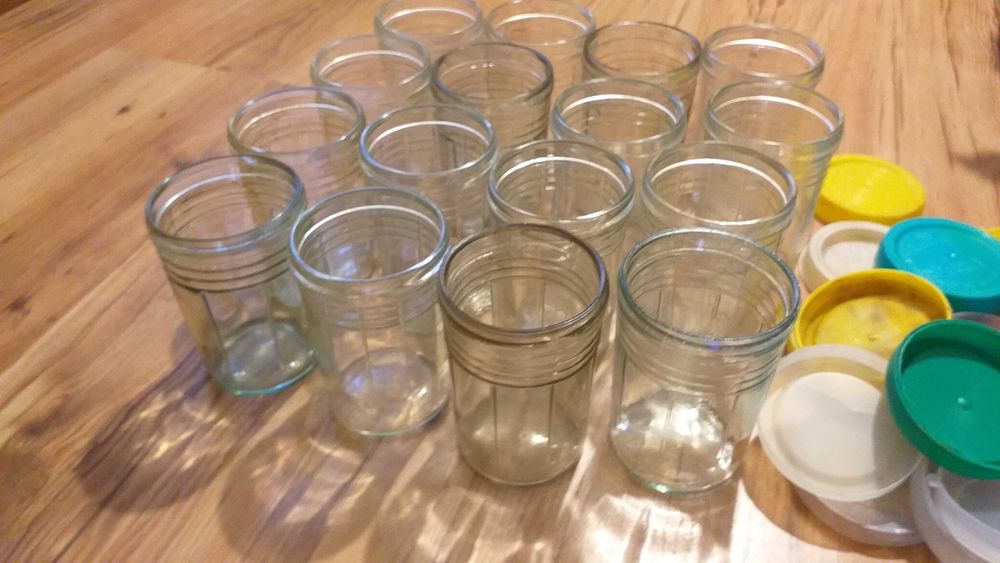 Stare szklanki musztardówki