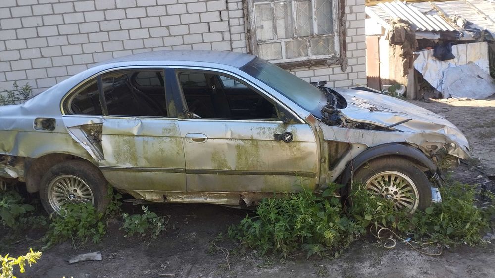 Автомобиль бмв 525 Е39