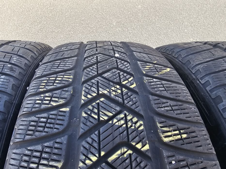 шини "pirelli" R20.