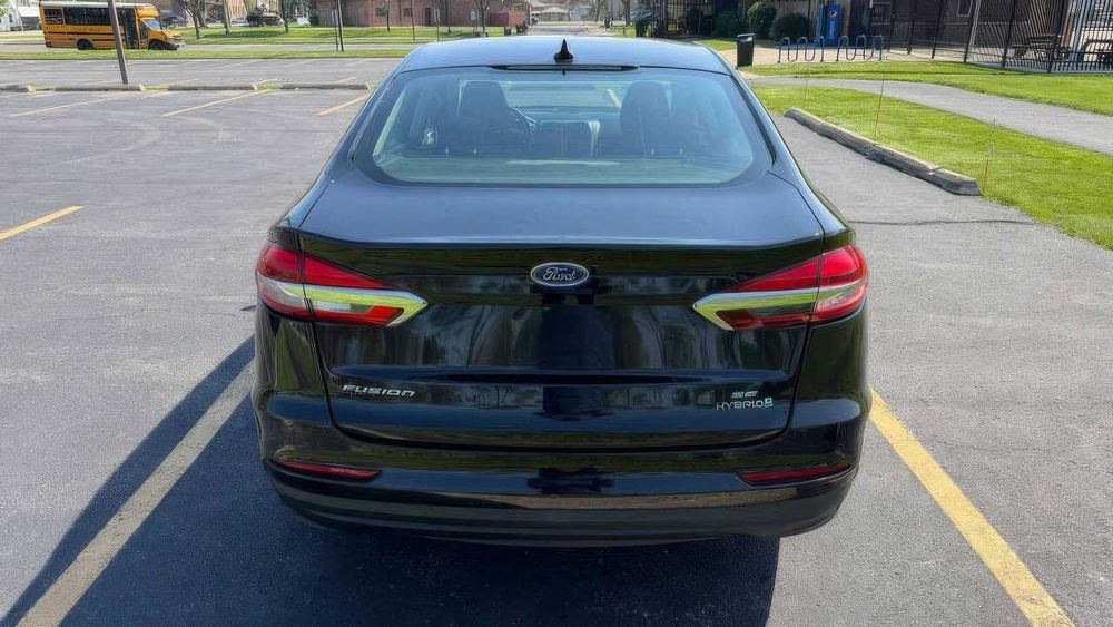 Ford Fusion Titanium Hybrid      2019