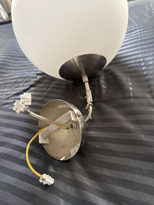 Candeeiro de tecto bola vidro opal com suporte niquel para pendurar