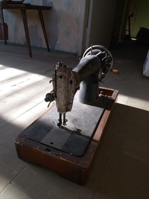 Машинка швейная Подолка