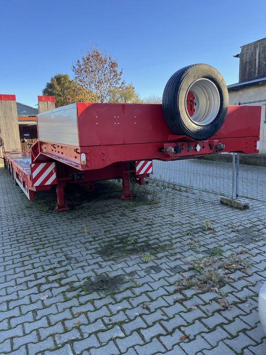 Laweta niskopodwoziowa. Przyczepa ciężarowa.