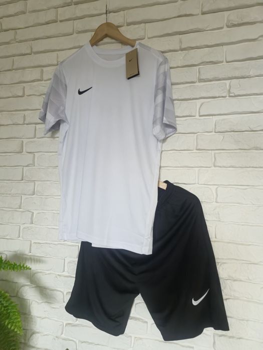 Sportowy komplet nike dri-fit L koszulka spodenki