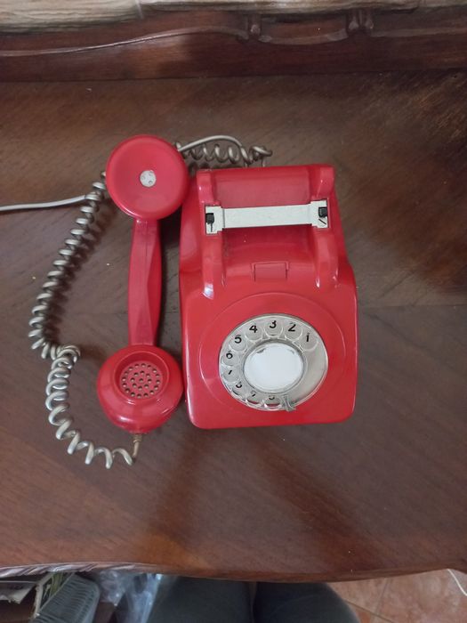 Telefone de disco vermelho vintage