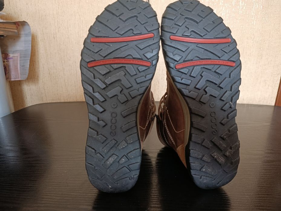 Продам зимние ботинки