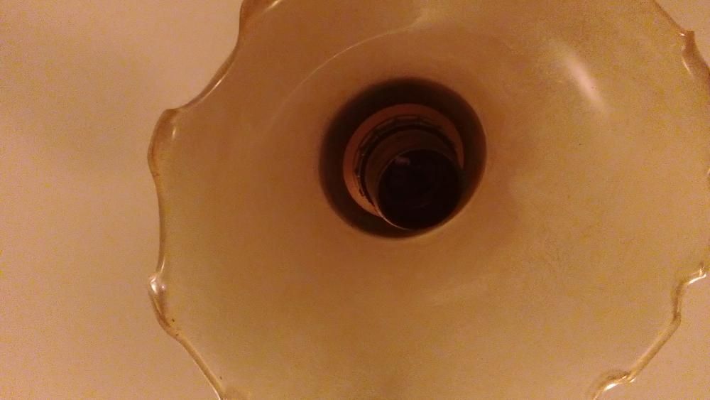 Candeeiro de teto de 3 lâmpadas com trabalhado em madeira e ferro