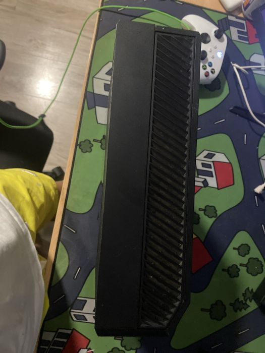 Czrny xbox one z zasilaczem