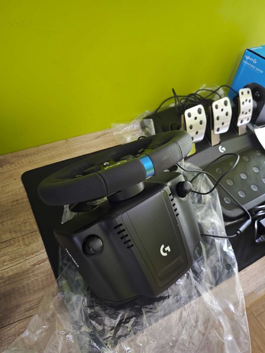 Kierownica Logitech G923 z pedałami + skrzynia biegów Jak nowa Gwaran.