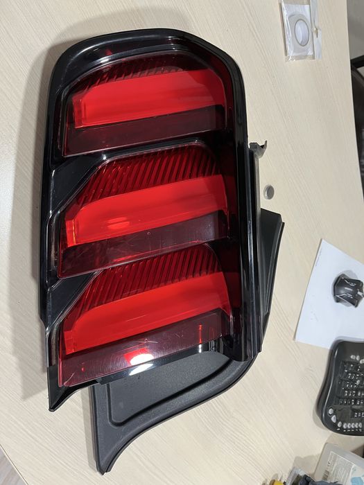 Фонарь левий ford mustang стоп задняя