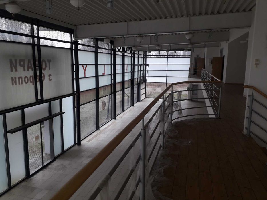 Продам приміщення автосалону