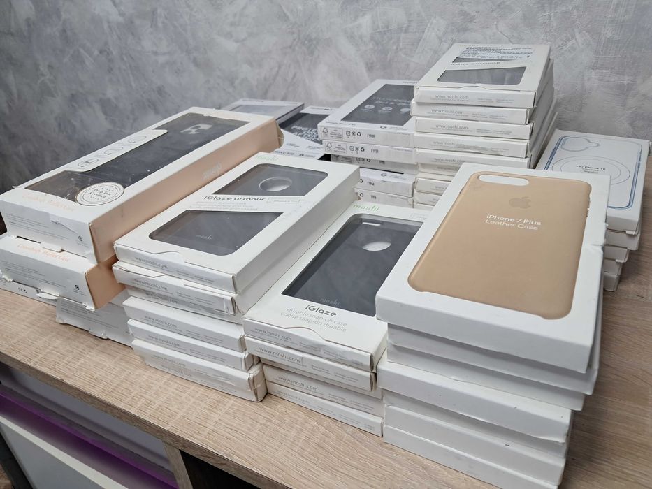 Лот чохлів для телефону 49 штук.