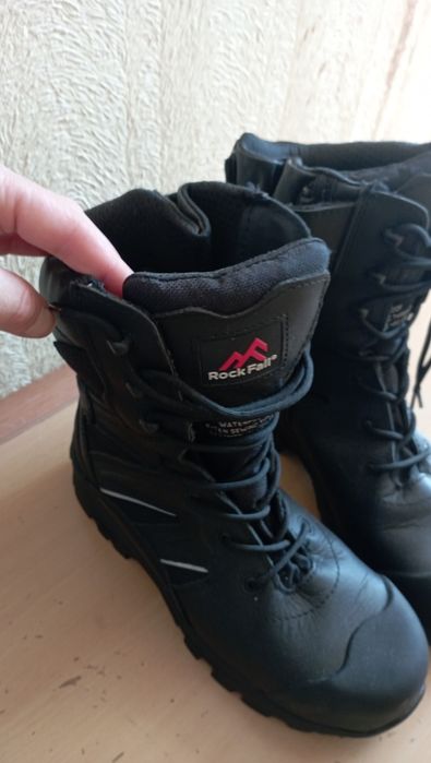 Чоловічі берци розмір 39.