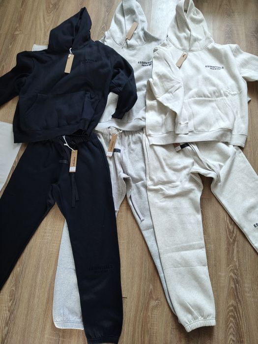 Спортивний костюм ESSENTIALS