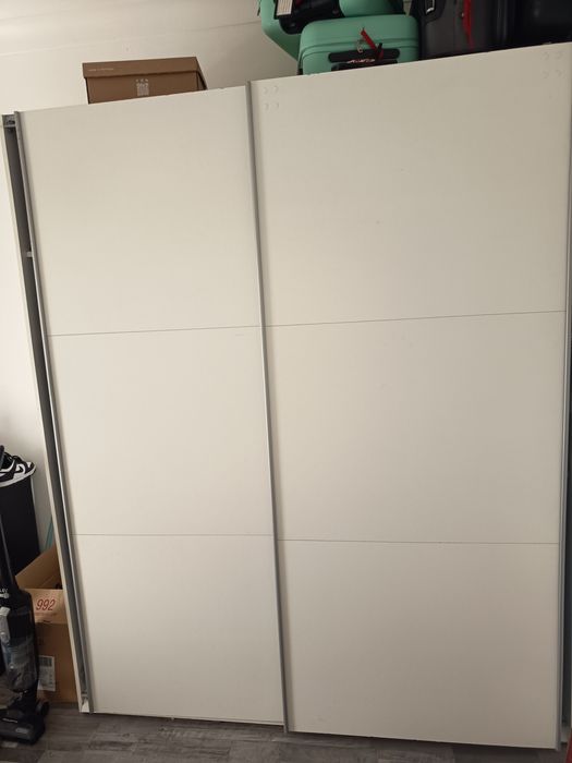 Roupeiro branco da Conforama