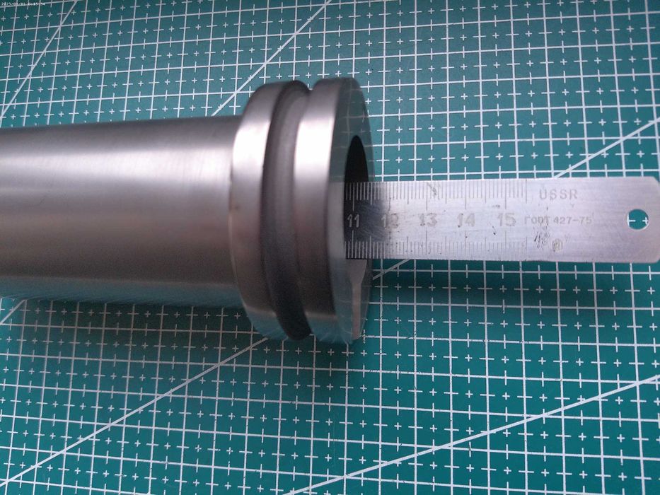 Графитовый тигель для плавки золота, серебра, меди в литейной печи.