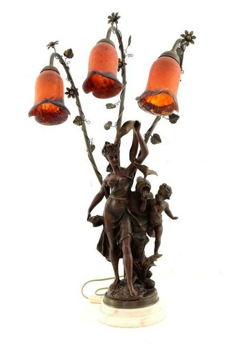 Imponente Candeeiro Arte Nova