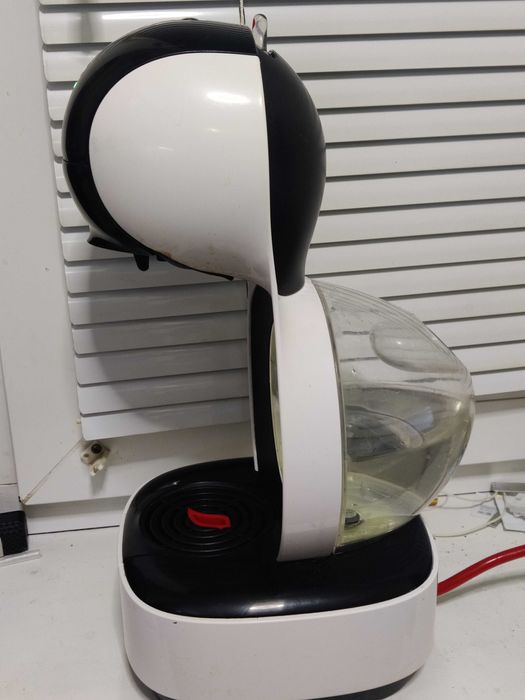 Капсульна кавоварка Dolce Gusto б/у в чудовому робочому стані.
