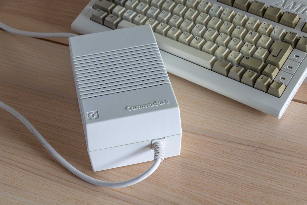 Komputer Amiga 600 , zasilacz, mysz, komplet, HDD